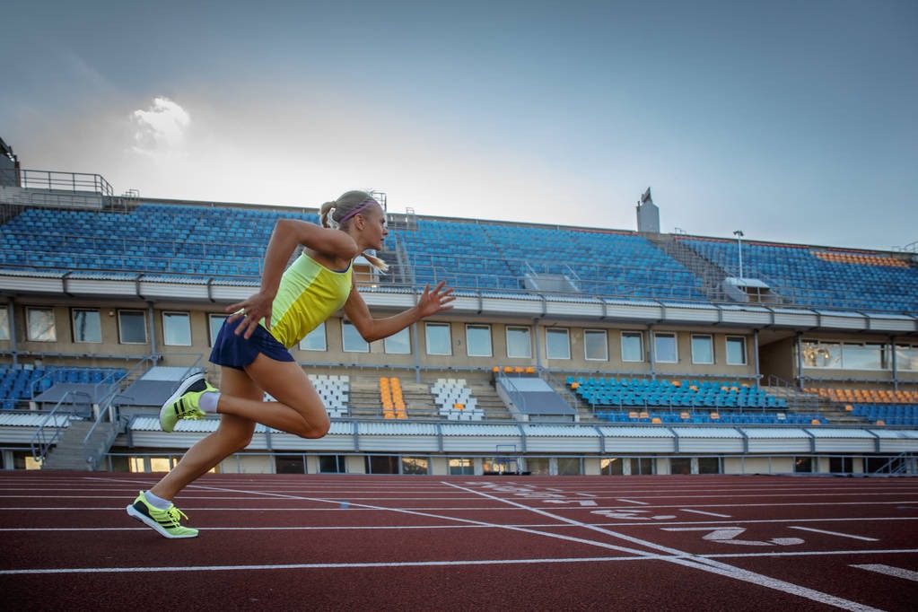 布朗33+12哈登空砍37+7+8 凯尔特人险胜快船